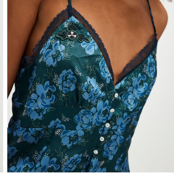 FREE PEOPLE NIGHT SPECIAL BUTTON FRONT FLORAL CAMI TEAL MEDIUM AND LARGE - Picture 3 of 4
